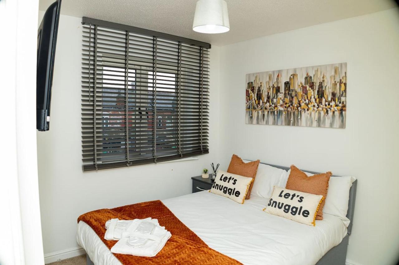 Apartment Dynasty - Alison Kelly Close *