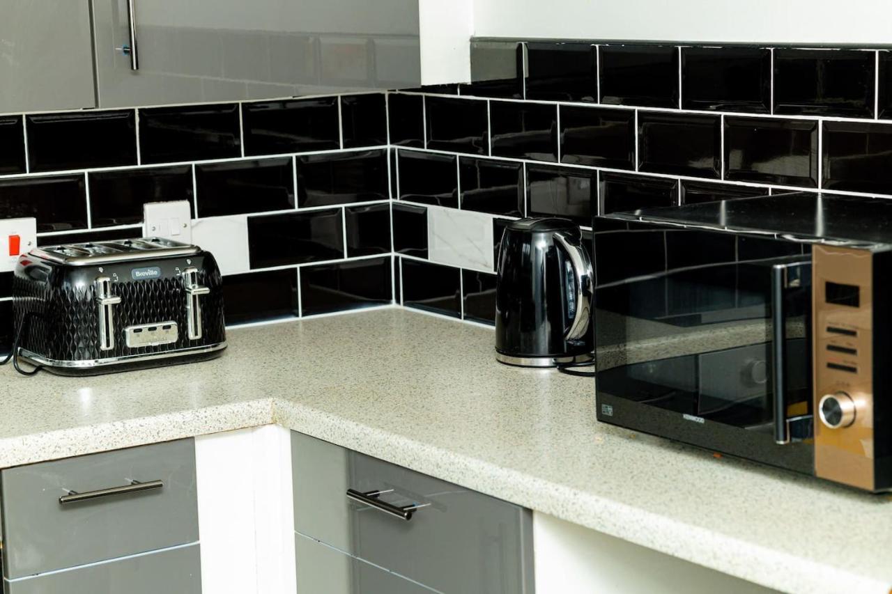 Dynasty - Alison Kelly Close Apartment Manchester