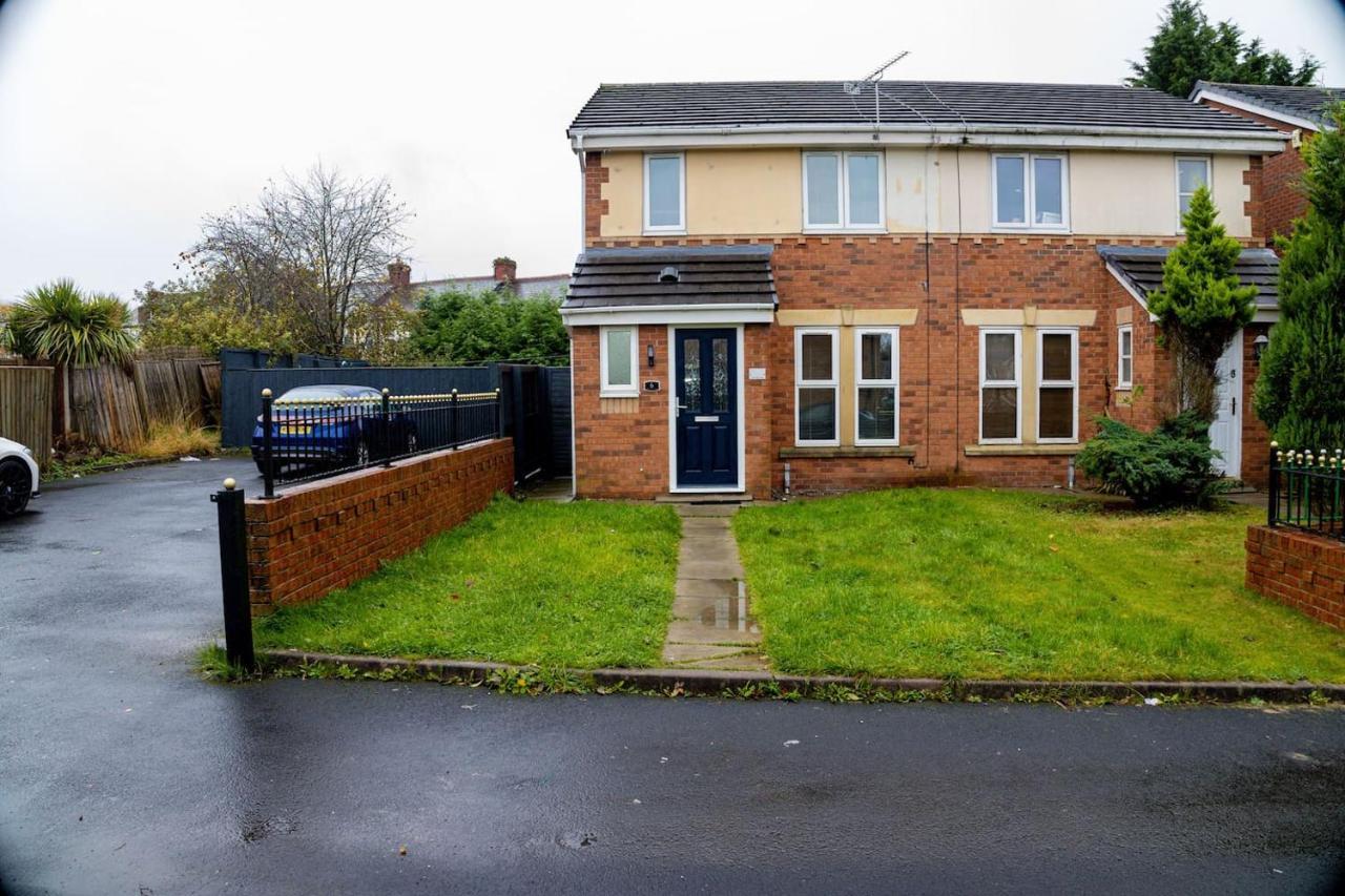 Dynasty - Alison Kelly Close Apartment Manchester