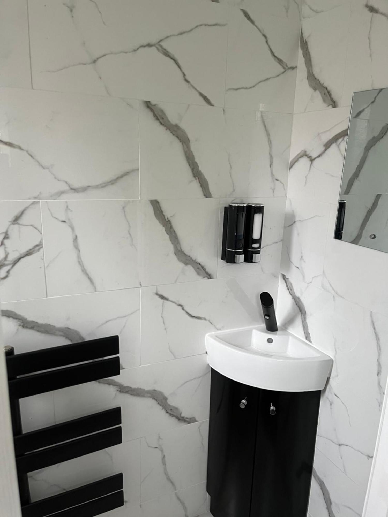 Dynasty - Alison Kelly Close Apartment Manchester